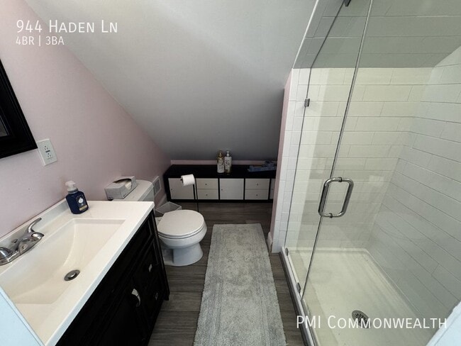 Building Photo - 3 Bed / 2 Bath Single Family with 1b1b in-...