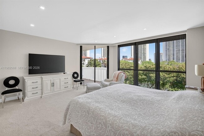 Building Photo - 2000 Island Blvd