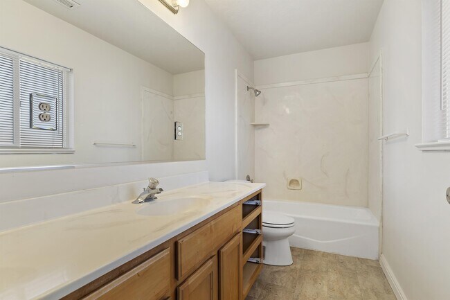 Building Photo - 353 N 360 W