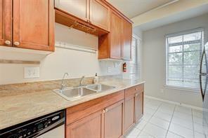 Building Photo - 2255 Braeswood Park Dr