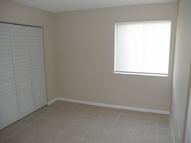 Building Photo - Fairview Villas