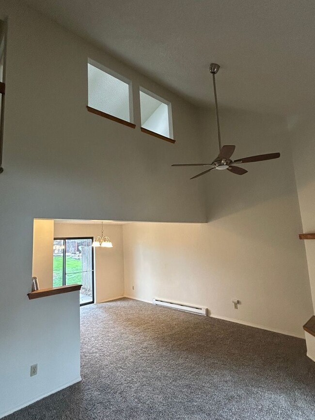 Building Photo - $1600/Month 1 Bed/ 1 Bath Townhome in Vill...