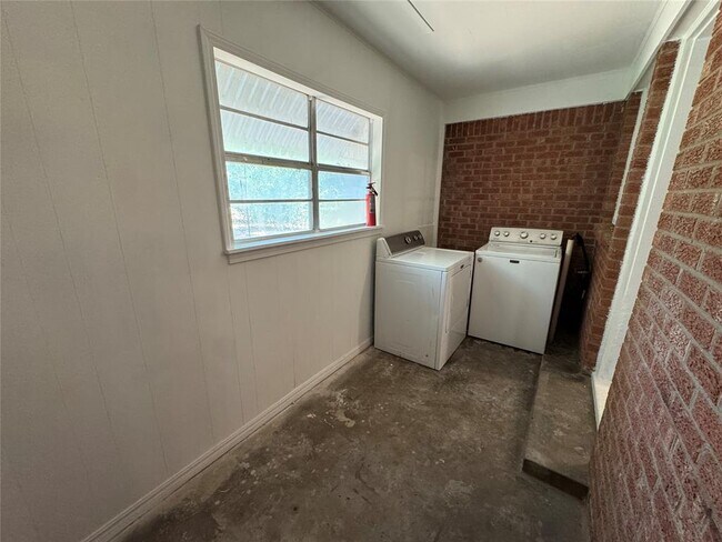 Building Photo - 3105 W Park Pl