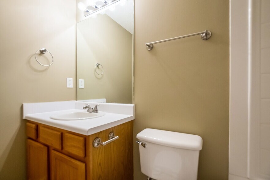 Building Photo - 240 Greystone Cir