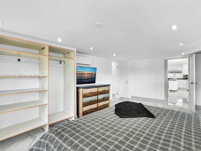 Building Photo - 440 SE 8th Ave