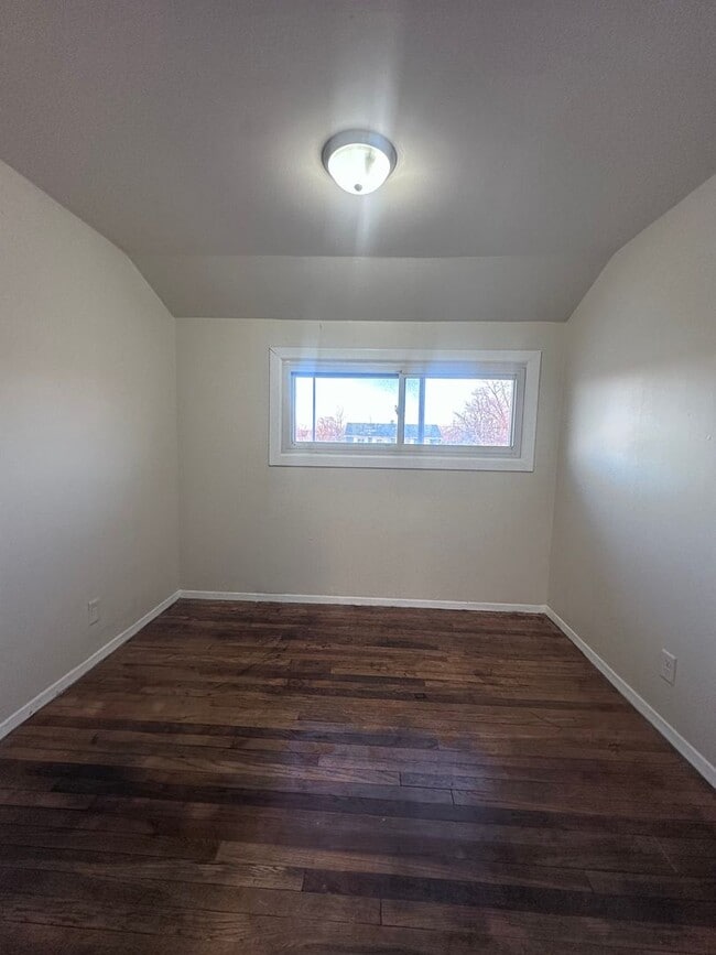 Building Photo - VOUCHER FREINDLY - COME SEE!!!!!!