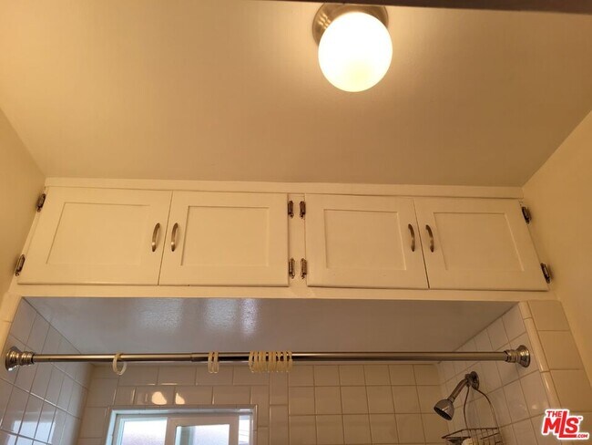 Building Photo - 5405 Russell Ave