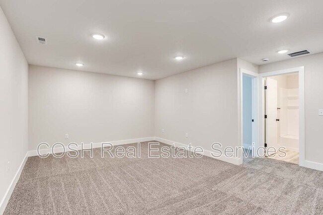 Building Photo - 8447 W 37th Ct N