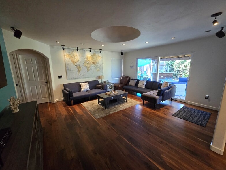 Building Photo - 2645 Garnet Ave