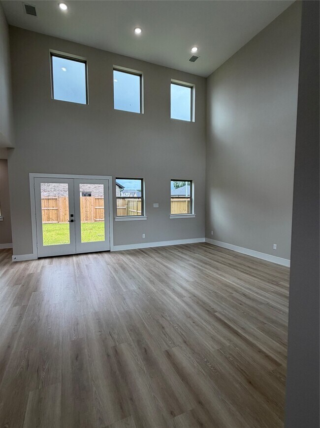 Building Photo - 2619 Piemonte Ave