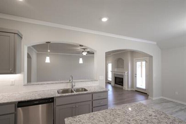 Building Photo - Come check out this Riverwood home in Lowell!