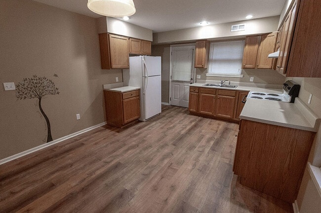 Building Photo - 1530 Florence Dr