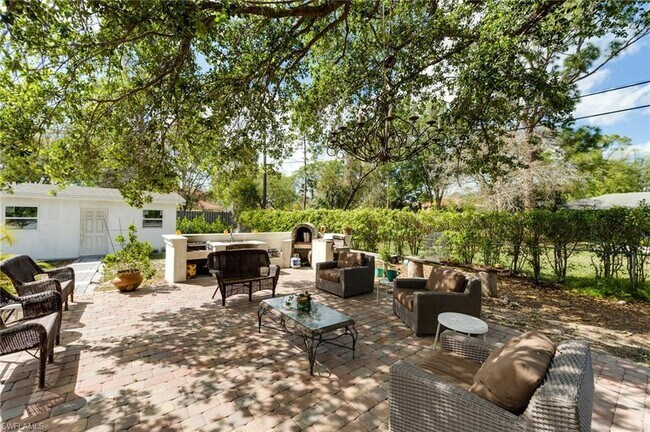 Building Photo - 751 Pine Cone Ln