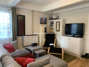 Building Photo - 126 Charles St