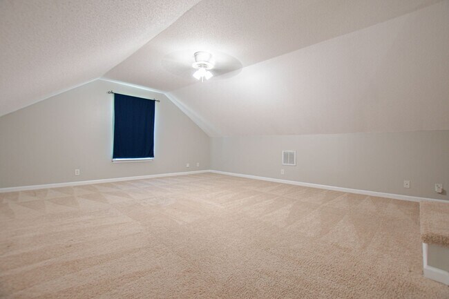 Building Photo - 1701 Autumnwood Blvd