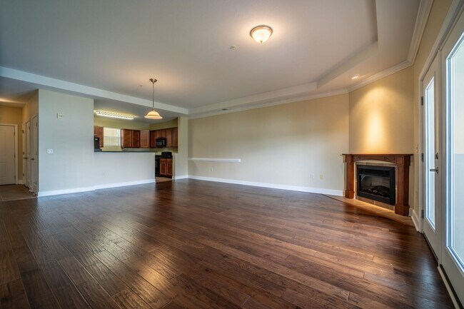 Building Photo - Lakefront Condo for Rent | 2 Bed, 2 Bath |...