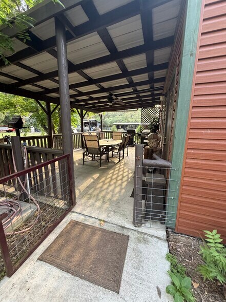 Building Photo - 9166 S Evans Ave