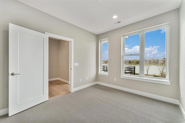 Building Photo - 2323 Lakeshore Ln