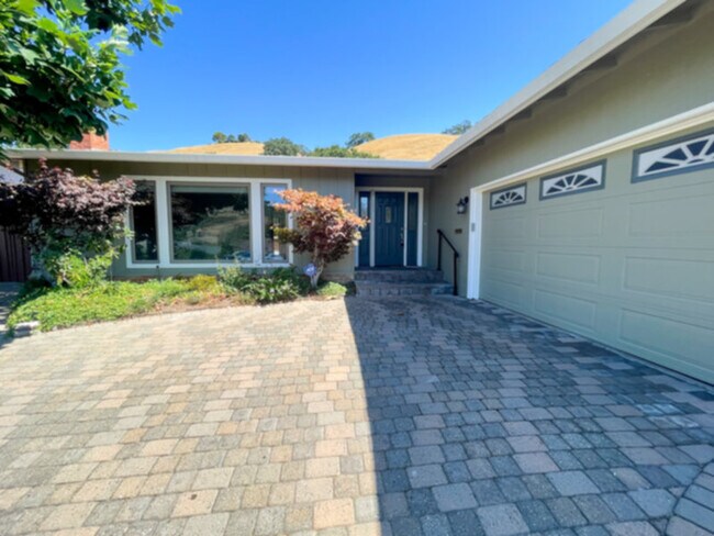 Primary Photo - Stunning 3br/2ba TERRA LINDA, POOL, W&amp;...