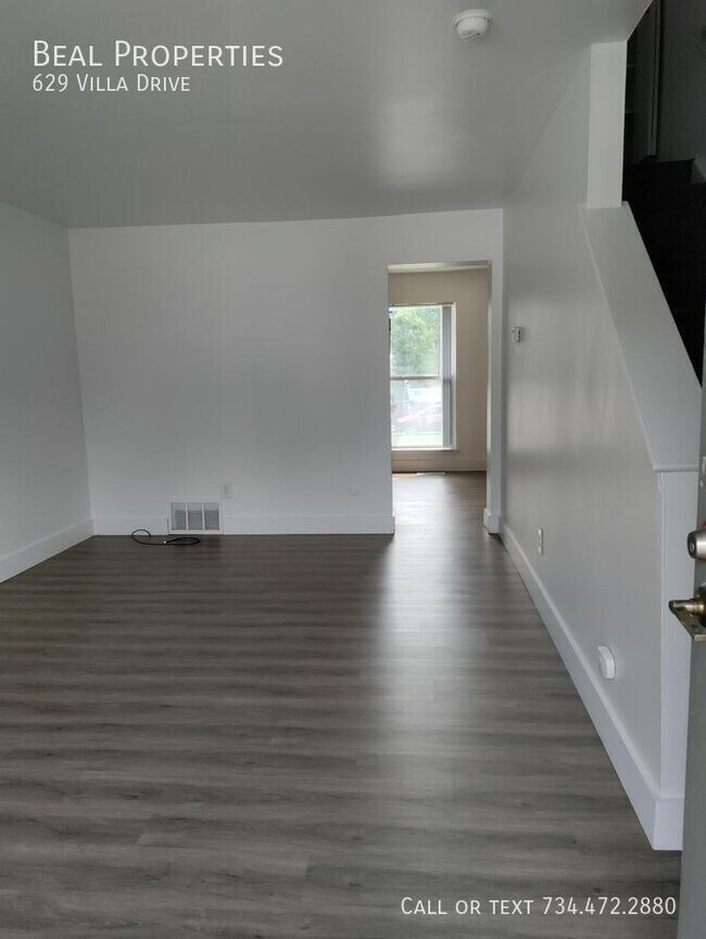 Building Photo - 629 Villa Dr