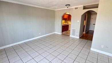 Building Photo - 7818 Grove Ridge Dr