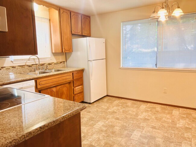 Building Photo - Eastside Olympia/ Must See! Available Now-2bd 1bath
