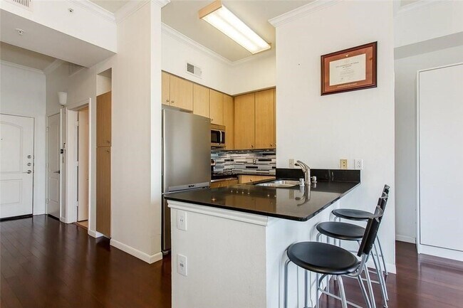 Building Photo - 3225 Turtle Creek Blvd Blvd