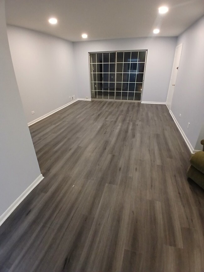 Building Photo - 9460 Bay Colony Dr