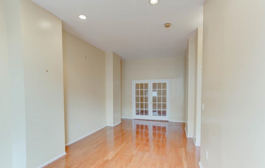 Building Photo - 111 Mulberry St