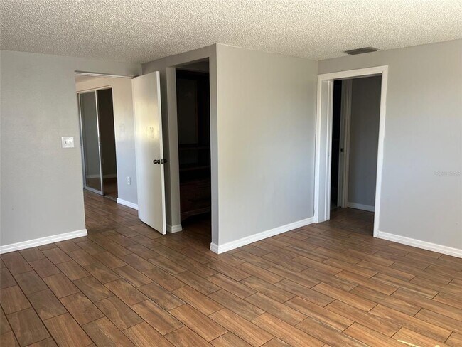 Building Photo - 7835 Arbordale Dr