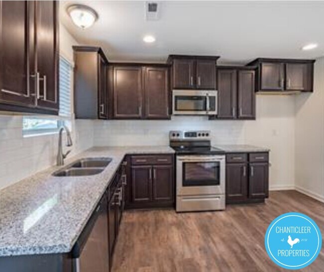 Building Photo - 10 Rochambeau Ct