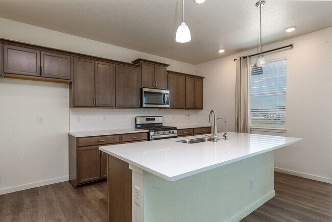 Building Photo - 15898 Little Bluestem Rd
