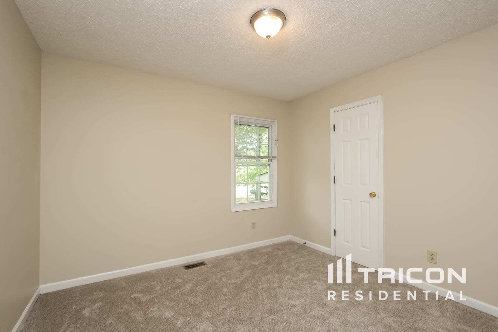 Building Photo - 80 Meadowbrook Ln