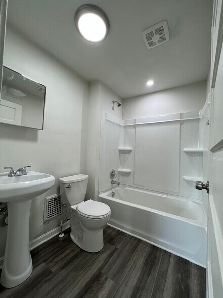 Building Photo - 109 Ida Ave