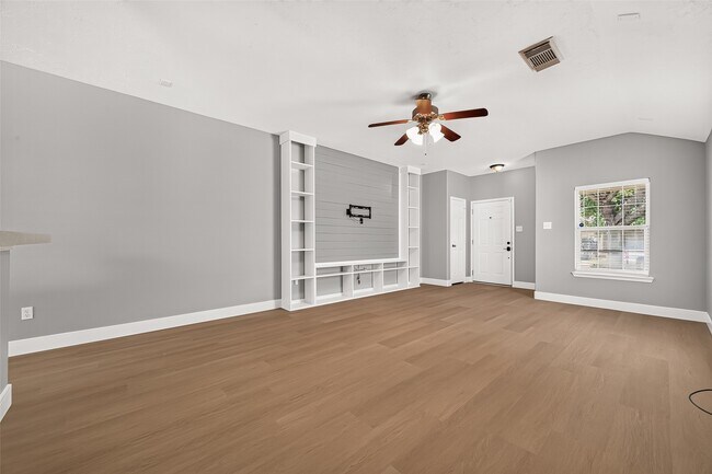 Building Photo - 22210 Bellow Glen Dr