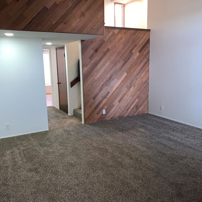 Building Photo - 919 S Garden Dr