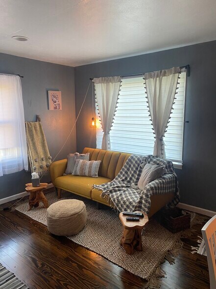 Building Photo - 1900 Dix Rd