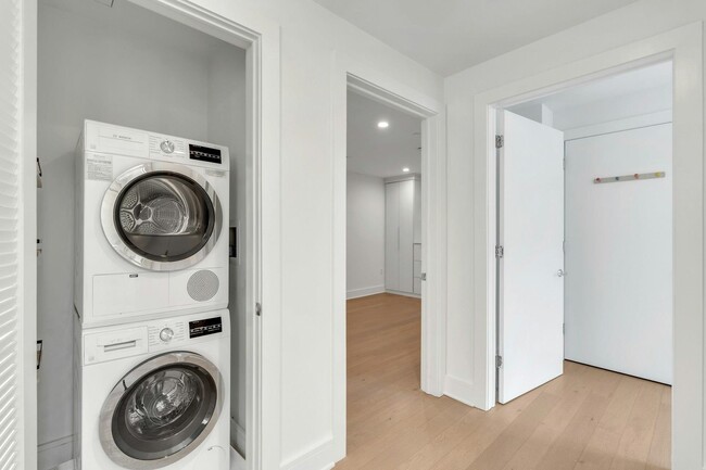 Building Photo - 9 Ave at Port Imperial