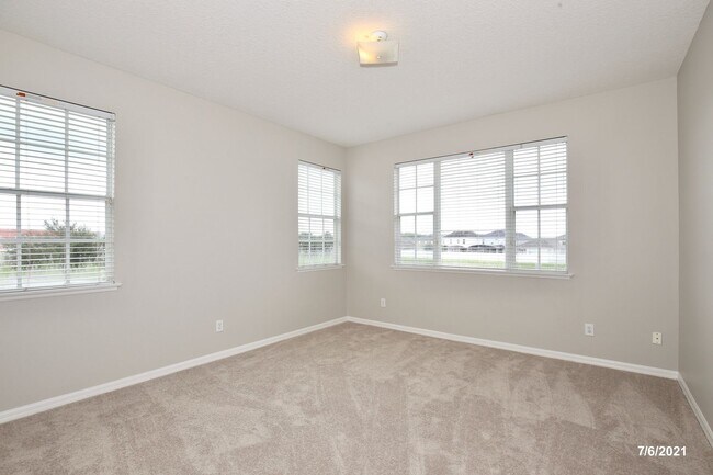 Building Photo - Gorgeous 4/2.5 Home with a 2 Car Garage Lo...