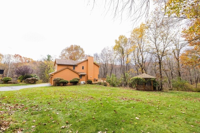 Building Photo - 18 Clifford Ave