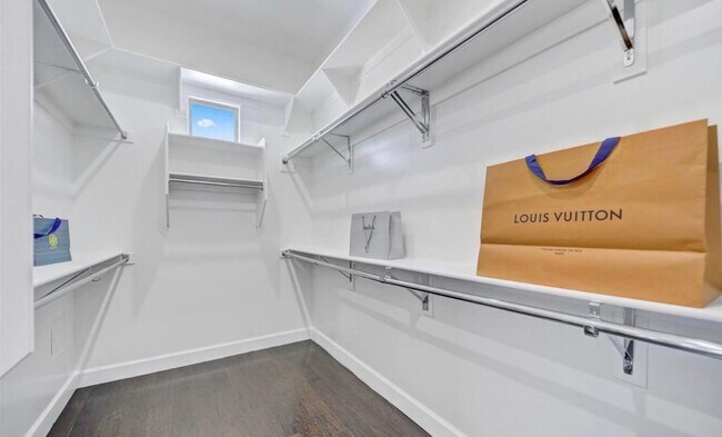 Building Photo - 7904 S 29th Pl