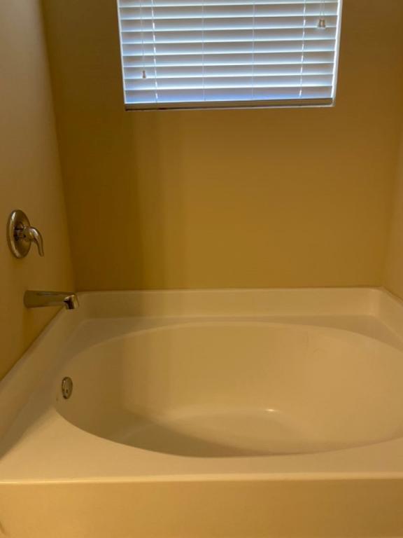 Building Photo - 135 Broomsedge Ln