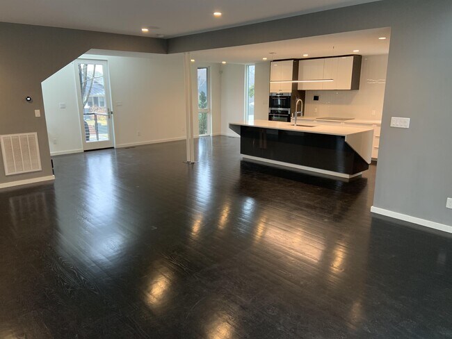 Building Photo - 558 New Bern Ave