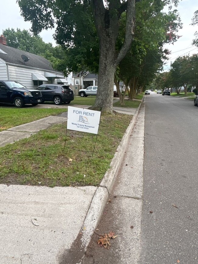 Building Photo - Spacious 4-Bedroom Home Near Base – No Tun...