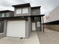 Building Photo - 3 bed 2 bath with garage $1,350 Rent
