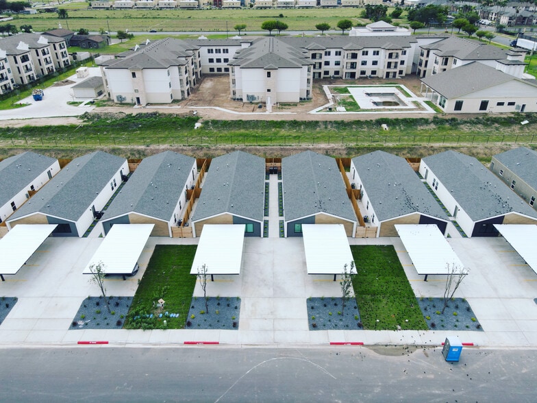 Building Photo - 1308 E Hibiscus Ave