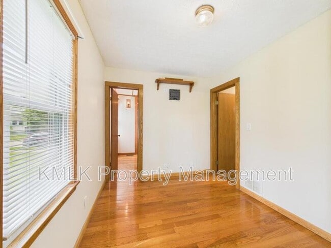 Building Photo - 975 Glenwood St NE