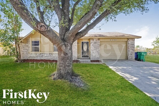 Building Photo - 2202 Lockwood Dr