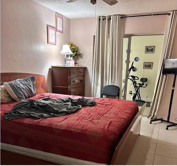 Building Photo - 6603 SW 10th Ct