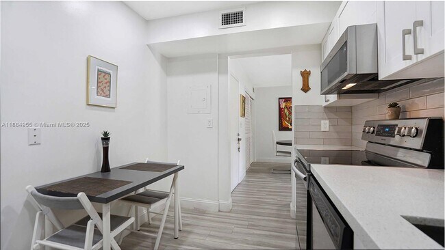 Building Photo - 1200 Mariposa Ave